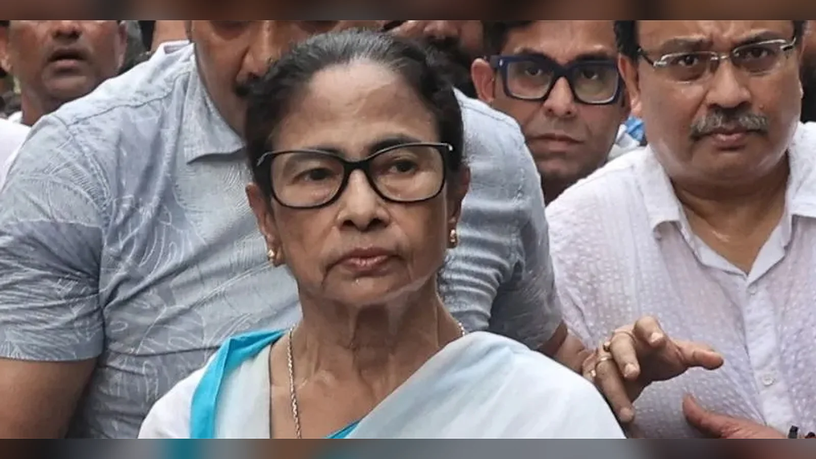 തൃണമൂല്‍ തര്‍ക്കം: മമത വിഭാഗത്തിന് ഫുട്‌ബോള്‍ താരം, വിമതര്‍ക്ക് കവറിന്റെ ചിഹ്നം