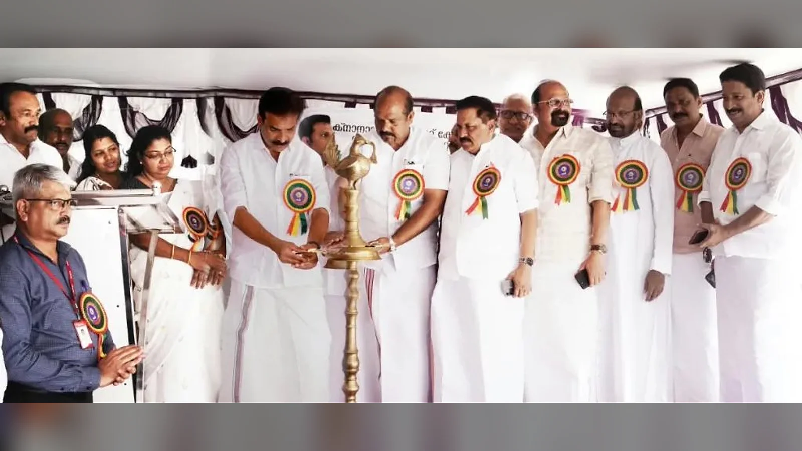 ക്‌നാനായ കോ-ഓപ്പറേറ്റീവ് ക്രെഡിറ്റ് സൊസൈറ്റി നീണ്ടൂര്‍ ബ്രാഞ്ച് പുതിയ ഓഫീസില്‍ പ്രവര്‍ത്തനം ആരംഭിച്ചു.